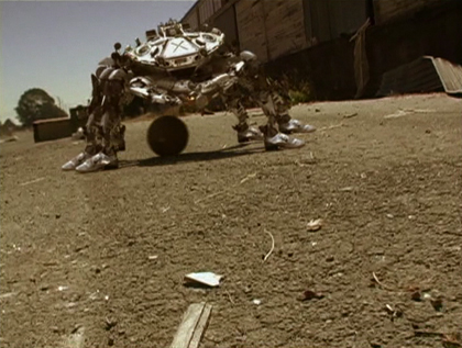 Nike — Crab (2003) к фильму Короткометражные работы Нила Бломкэмпа