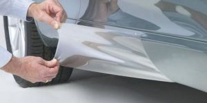 Можно ли защитить автомобиль от царапин и гравия при помощи пленки?