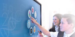 Интерактивная панель Lumien: Новая эра в образовательных технологиях