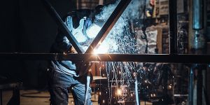 Лазерная резка и разработка POS-материалов для сильных брендов