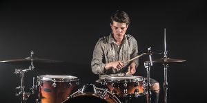 Игра на барабанах как антистресс: почему ударные помогают перезагрузить мозг и тело