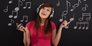 Как раскрыть эмоции в песне: несколько эффектных приёмов