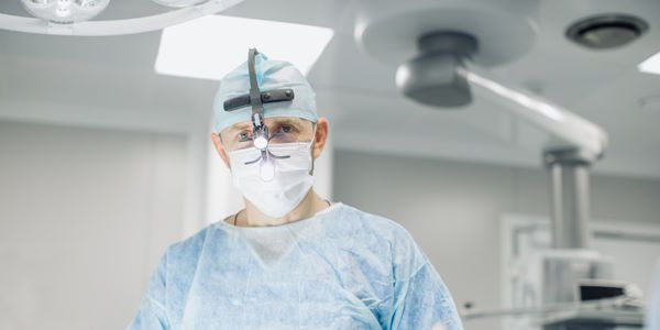 Что ожидать до, во время и после операции по установке грудных имплантатов