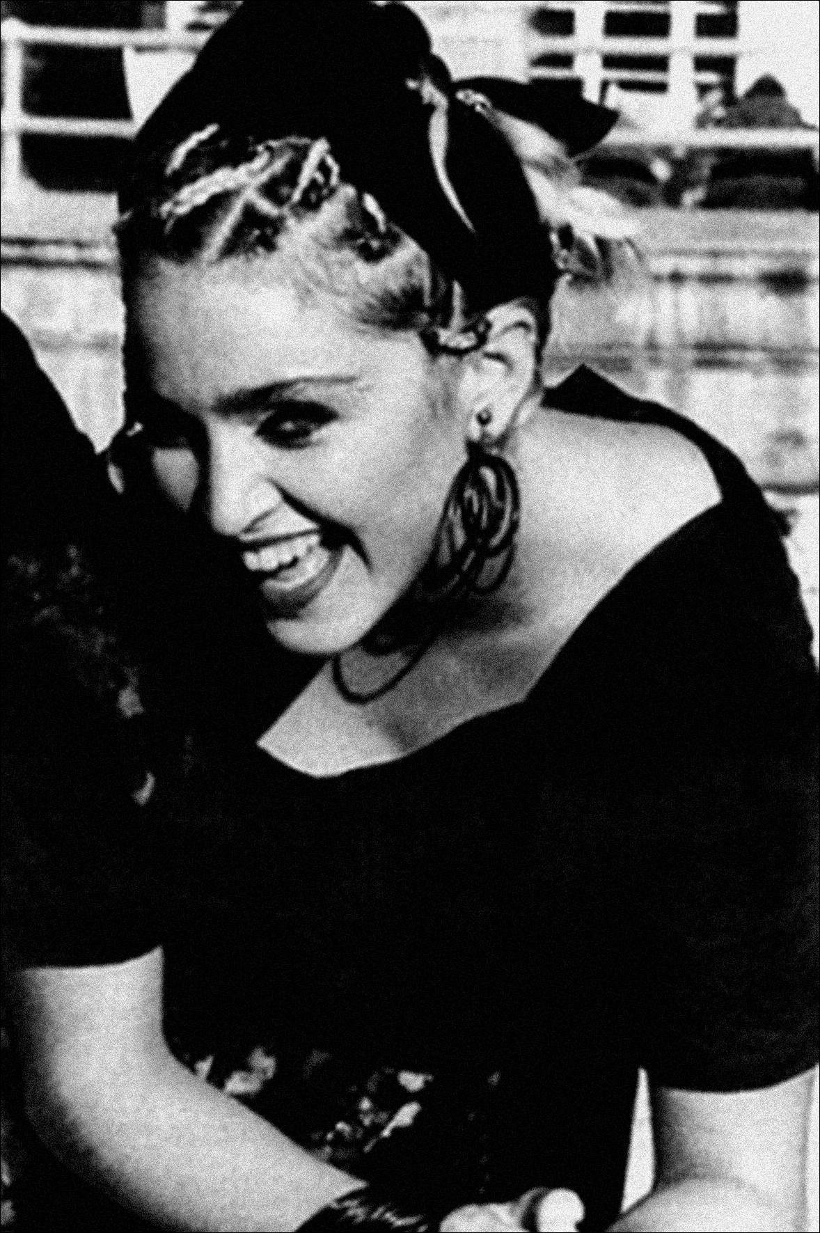 Леди мадонна. Madonna 1983. Madonna 1983 Simon. Madonna Мадонна 1983.