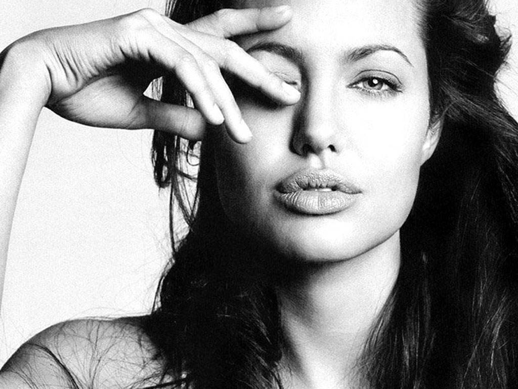 Анджелина Джоли - кадры из фильмов.