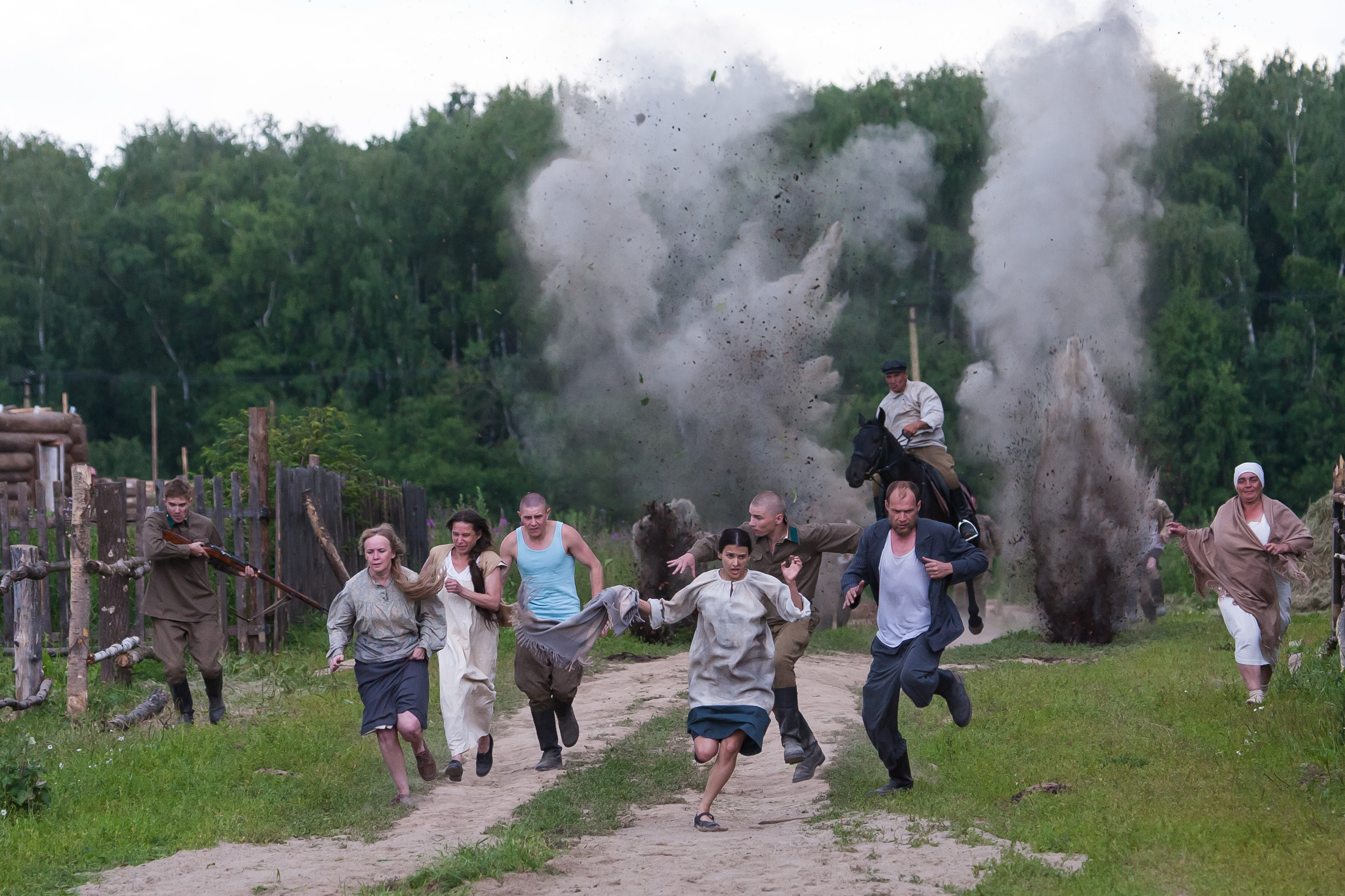 А зори здесь тихие 2015 снимали. А зори здесь тихие 2015. Кадр из фильма а зори здесь тихие. Кадры из фильма а зори здесь тихие 2015. Фильм а зори тихие 2015.