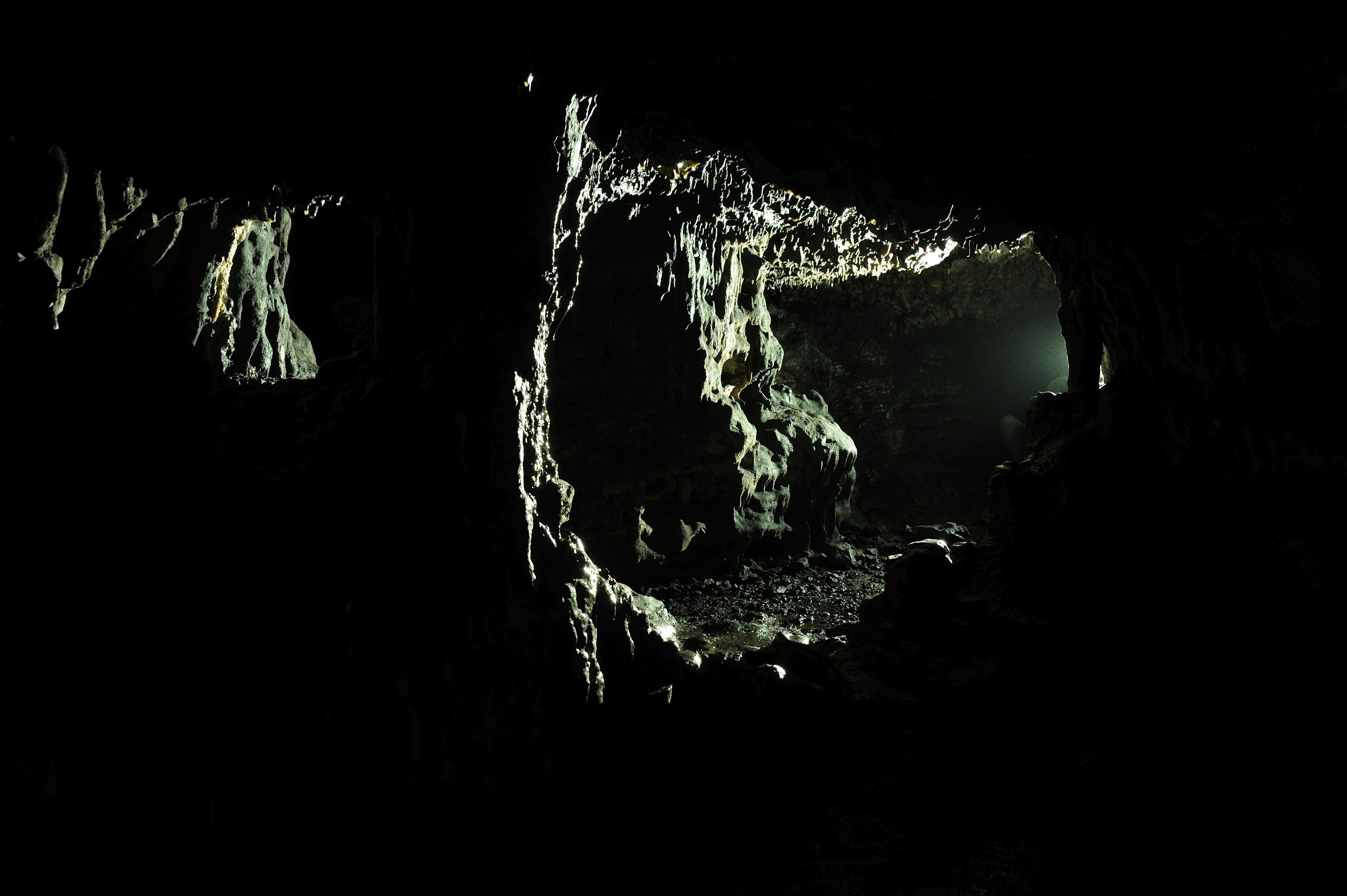 Ost cave. Пещера the Cave 2005.