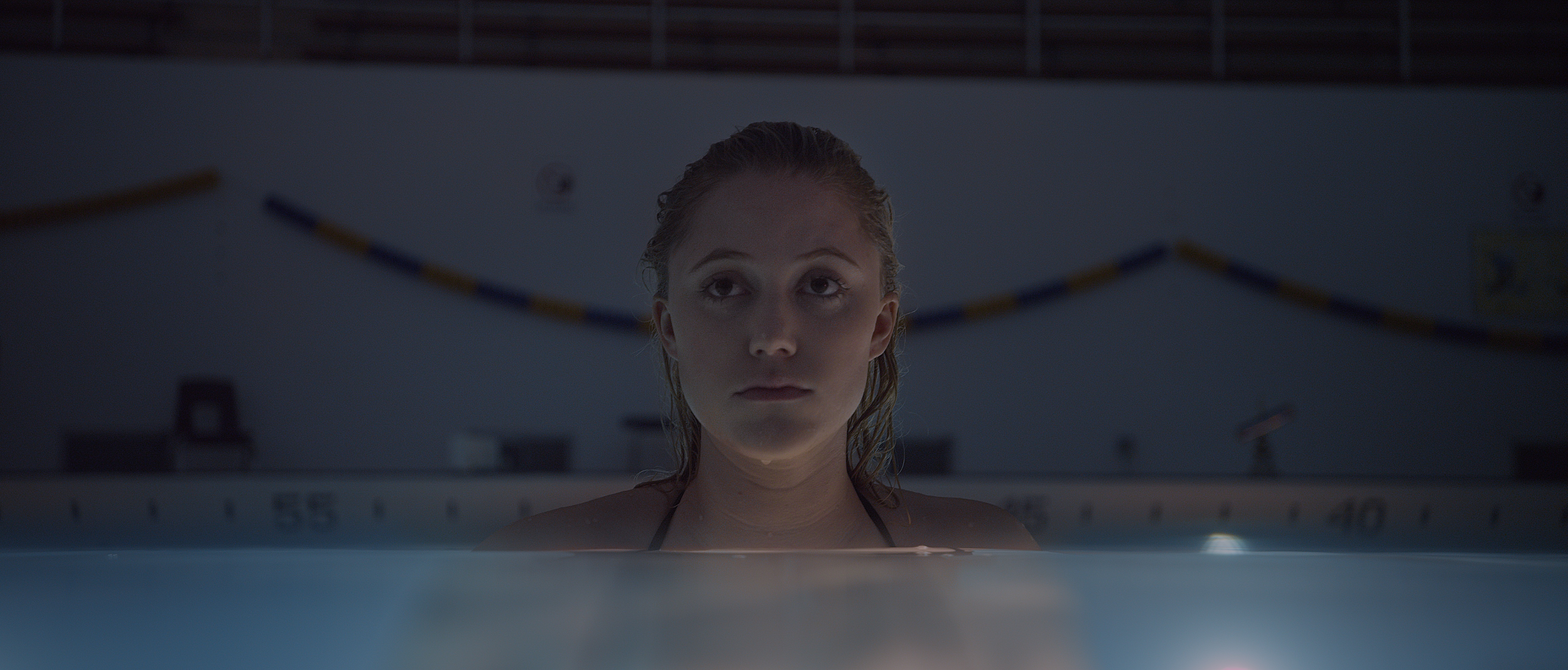 It follows. It follows (Дэвид Роберт Митчелл, 2014). Оно фильм 2014 майка Монро. Оно следует за тобой 2014.