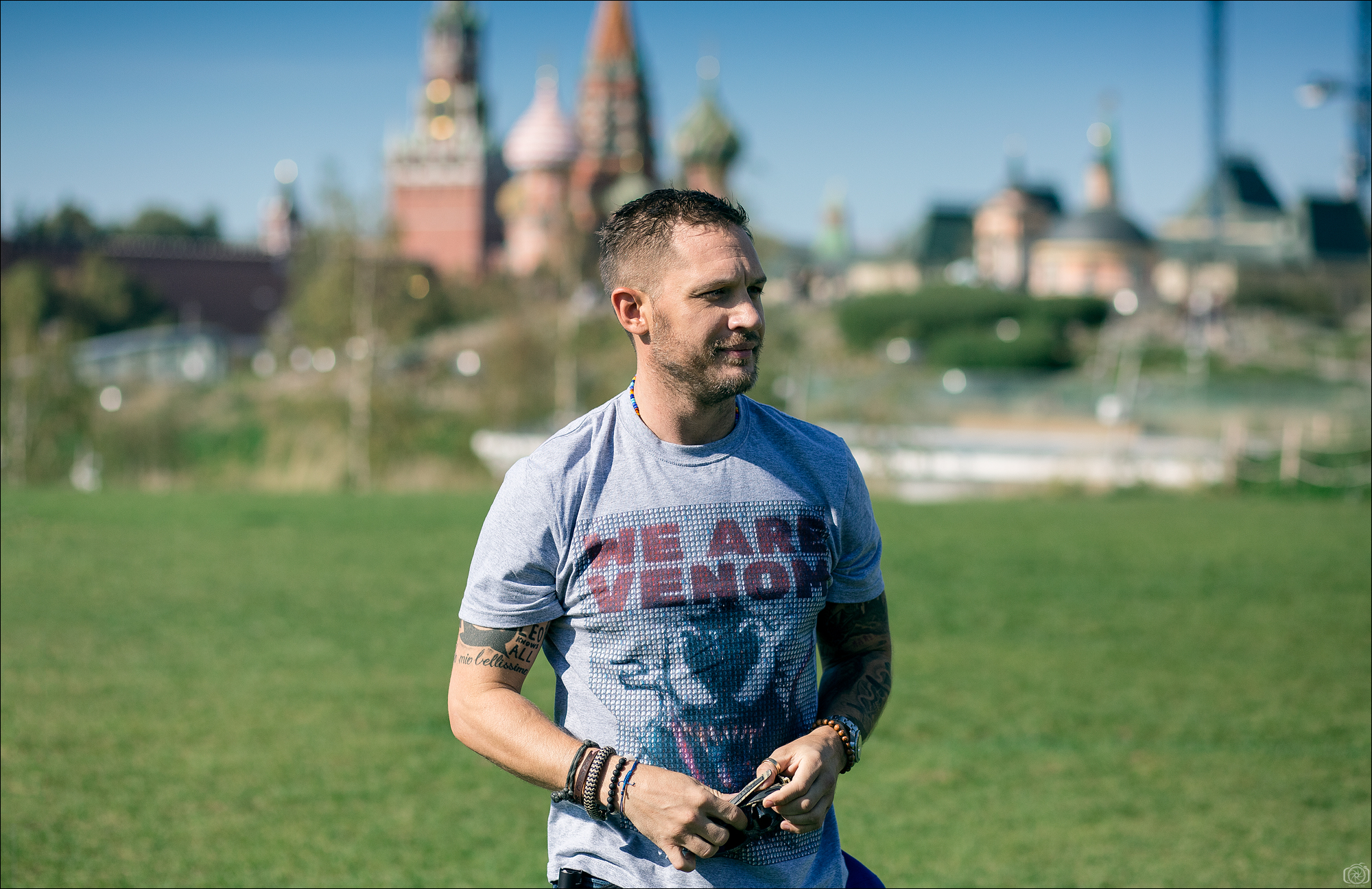 Номер харди. Харди блоггер. Том Харди в Москве 2018. Том Харди в России. Том Харди в Москве.