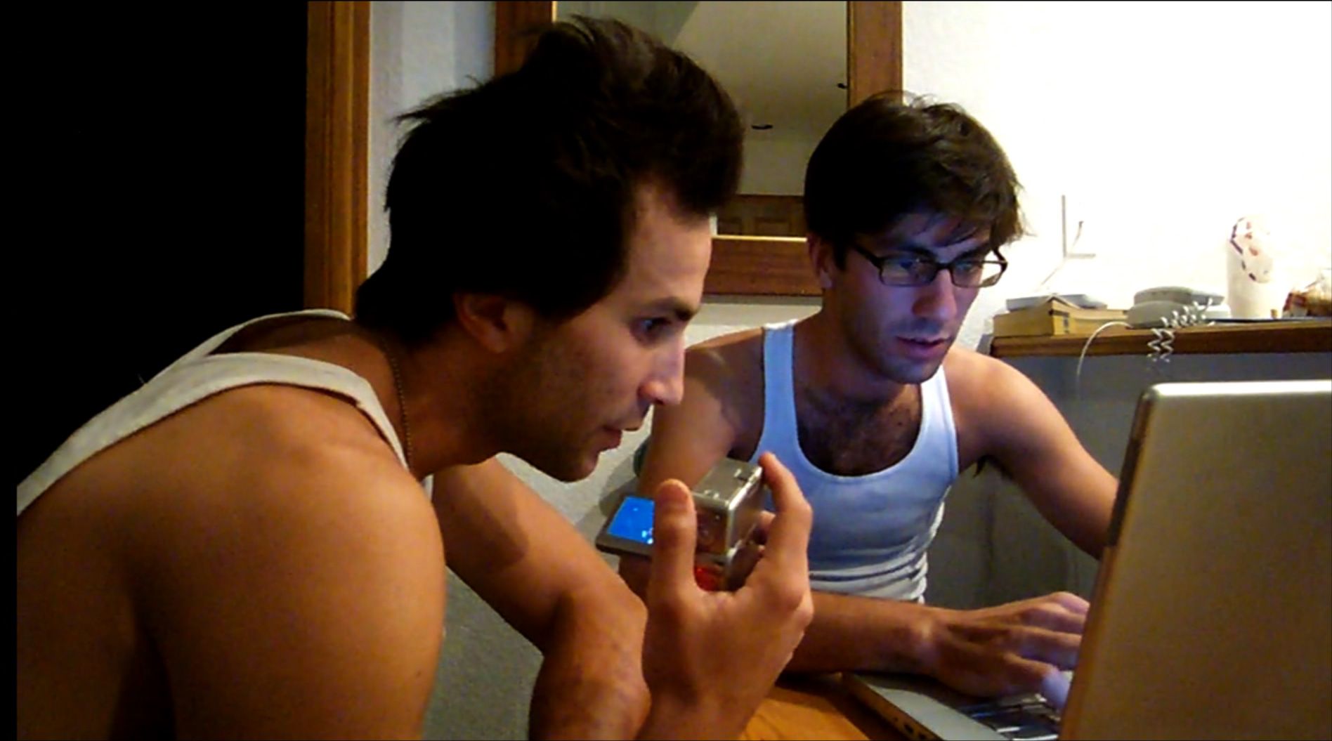 в социальных сетях. малые группы картинки. человек и социальные сети. инициативная группа фото. духовная дружба.