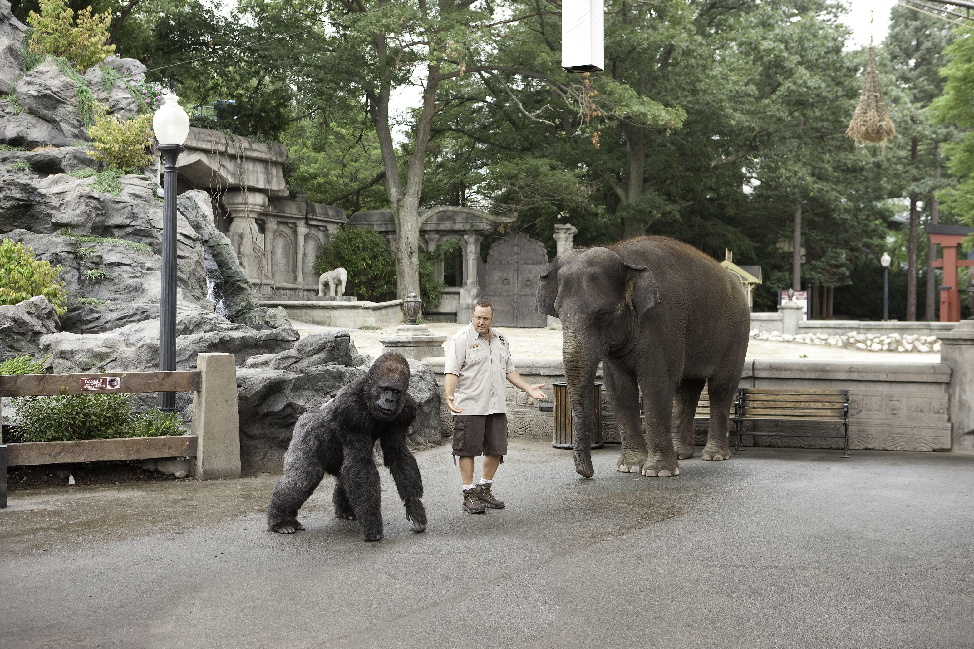 Например зоопарк. Мой парень из зоопарка (2011).