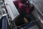 Новый Человек-паук. Высокое напряжение, кадры из фильма, Эндрю Гарфилд, Пол Джаматти
