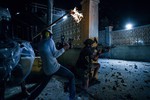 Майкл Бэй, со съемок, Майкл Бэй, Пабло Шрэйбер, 13 часов: Тайные солдаты Бенгази