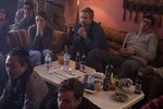 Мартин Фримен, кадры из фильма, Тина Фэй, Мартин Фримен, Николас Браун, Репортерша