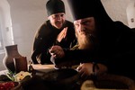 Монах и бес, кадры из фильма
