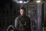 Риз Ахмед, кадры из фильма, Риз Ахмед, Изгой-Один. Звёздные Войны: Истории