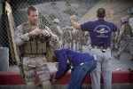 Аарон Экхарт, со съемок, Аарон Экхарт, Инопланетное вторжение: Битва за Лос-Анджелес
